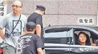 娱乐圈两个男人吃瓜